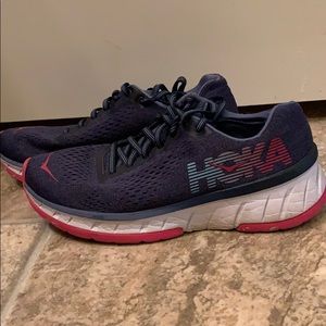 Hoka One One Fly Cavu- Size 6